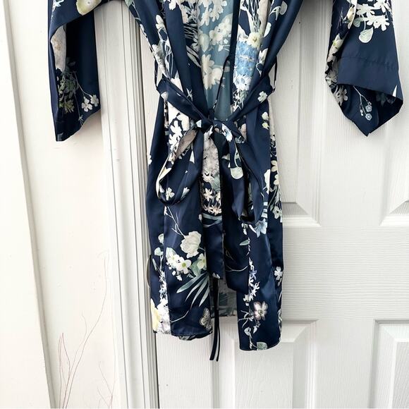 Flora Nikrooz Satin Blue Floral Print Petra Short Robe Tie Belt M/L Medium Large - Picture 5 of 12